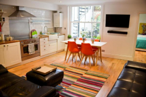 Гостиница Hove Garden Flat by the Sea  Брайтон